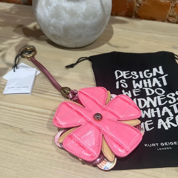 NWT Kurt Geiger Faux Leather Flower Bag Charm - Picture 7 of 8